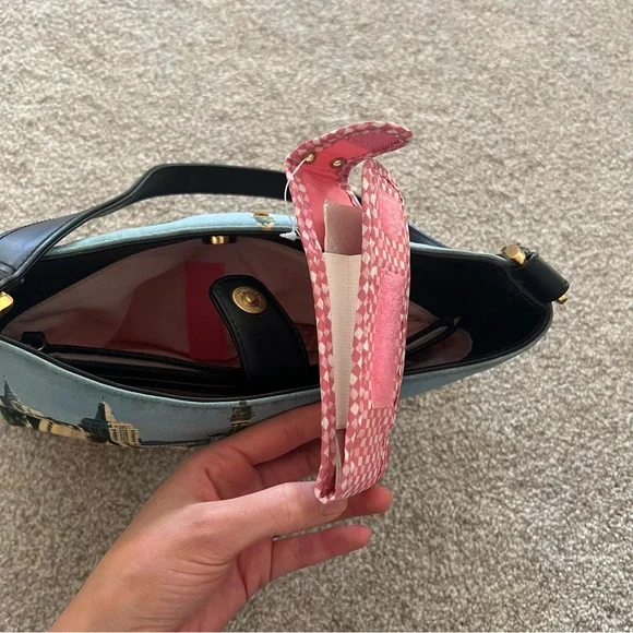 Y2K Las Vegas Cityscape Bag with Rhinestone Details & Pockets Inside - Picture 4 of 9